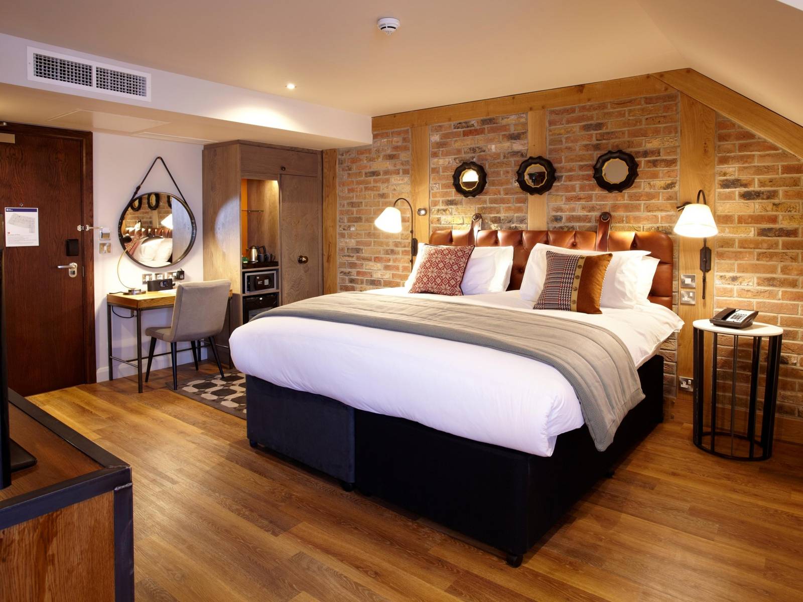 約克 Hotel Indigo York Premium 客房與紅磚牆