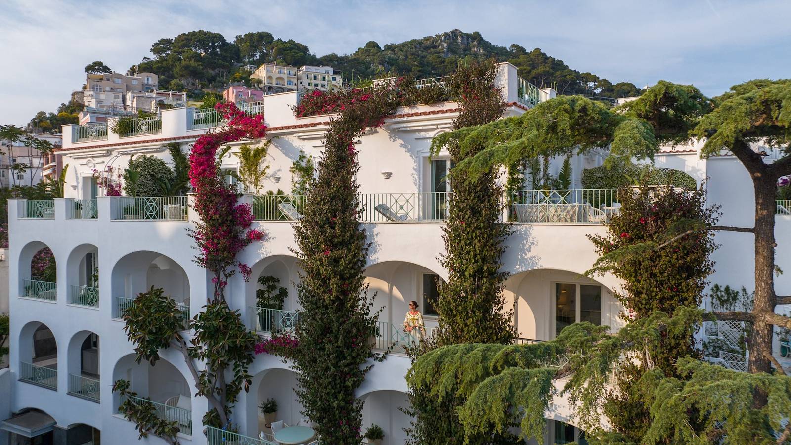 Hotel La Palma 拱廊外牆與九重葛
