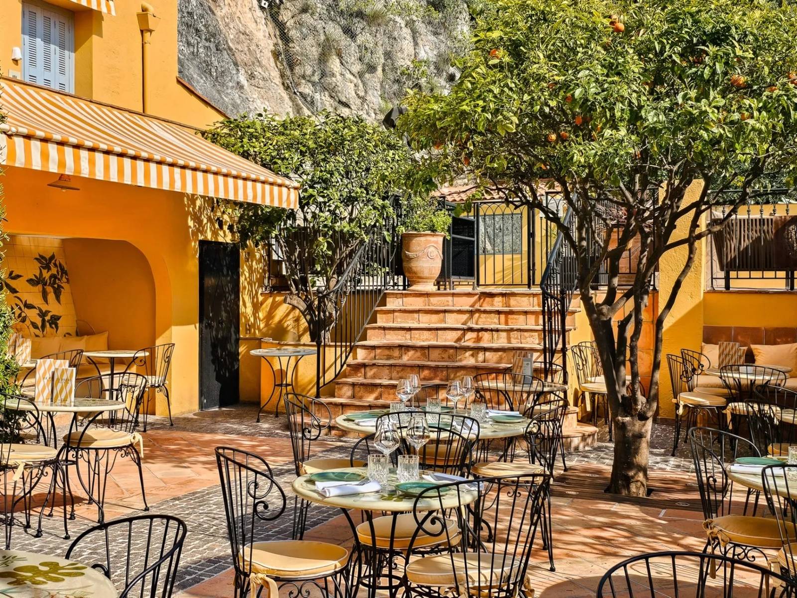 尼斯 La Pérouse Le Patio 檸檬樹庭院餐桌