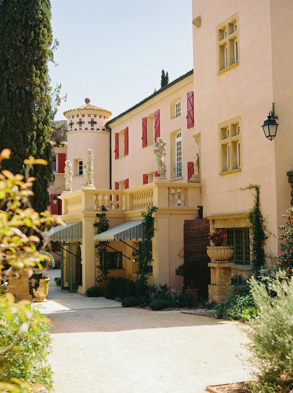 Hôtel Le Pigonnet 莊園庭院與塔樓