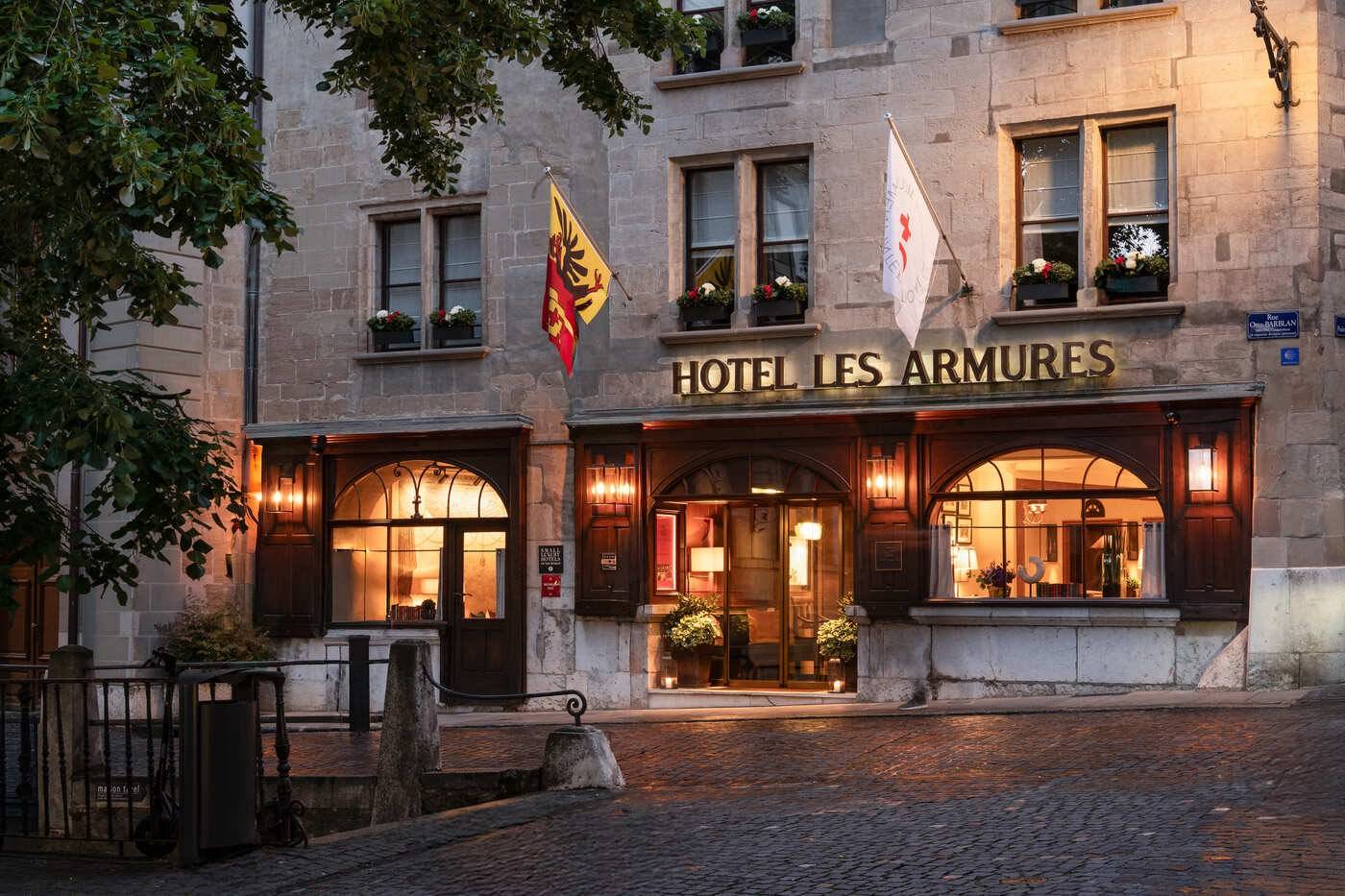 日內瓦 Hotel Les Armures 老城區石造立面夜景