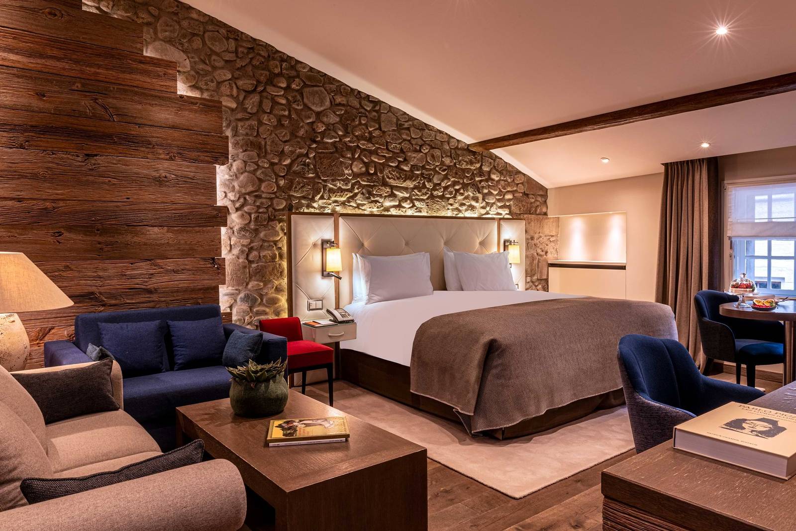 Hotel Les Armures Junior Suite 石牆與木樑