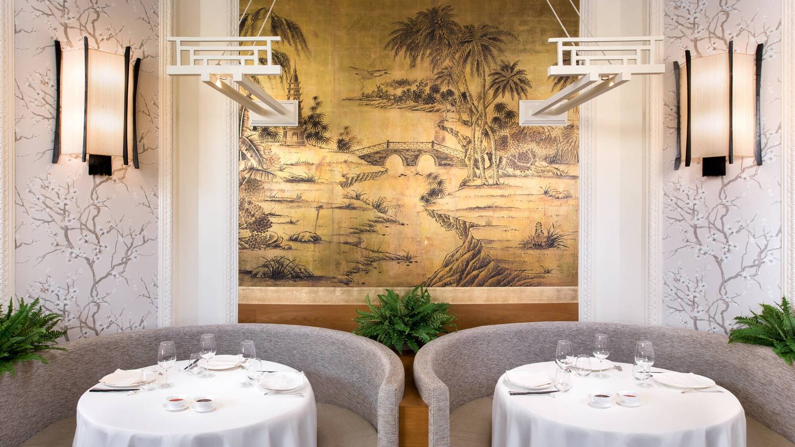 Hotel Maria Cristina 亞洲風壁畫餐廳