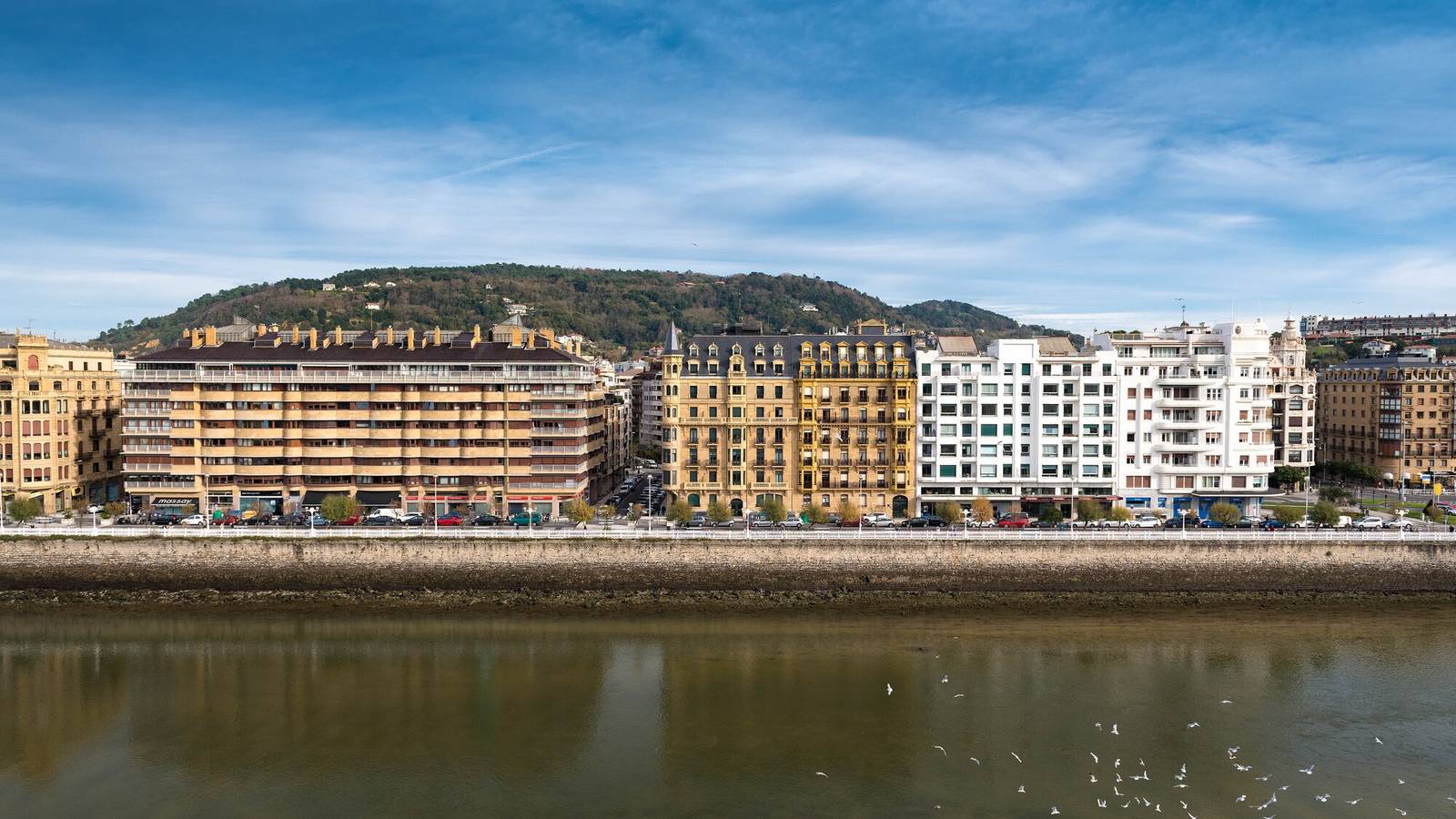 Hotel Maria Cristina 客房望出去的烏魯米亞河景