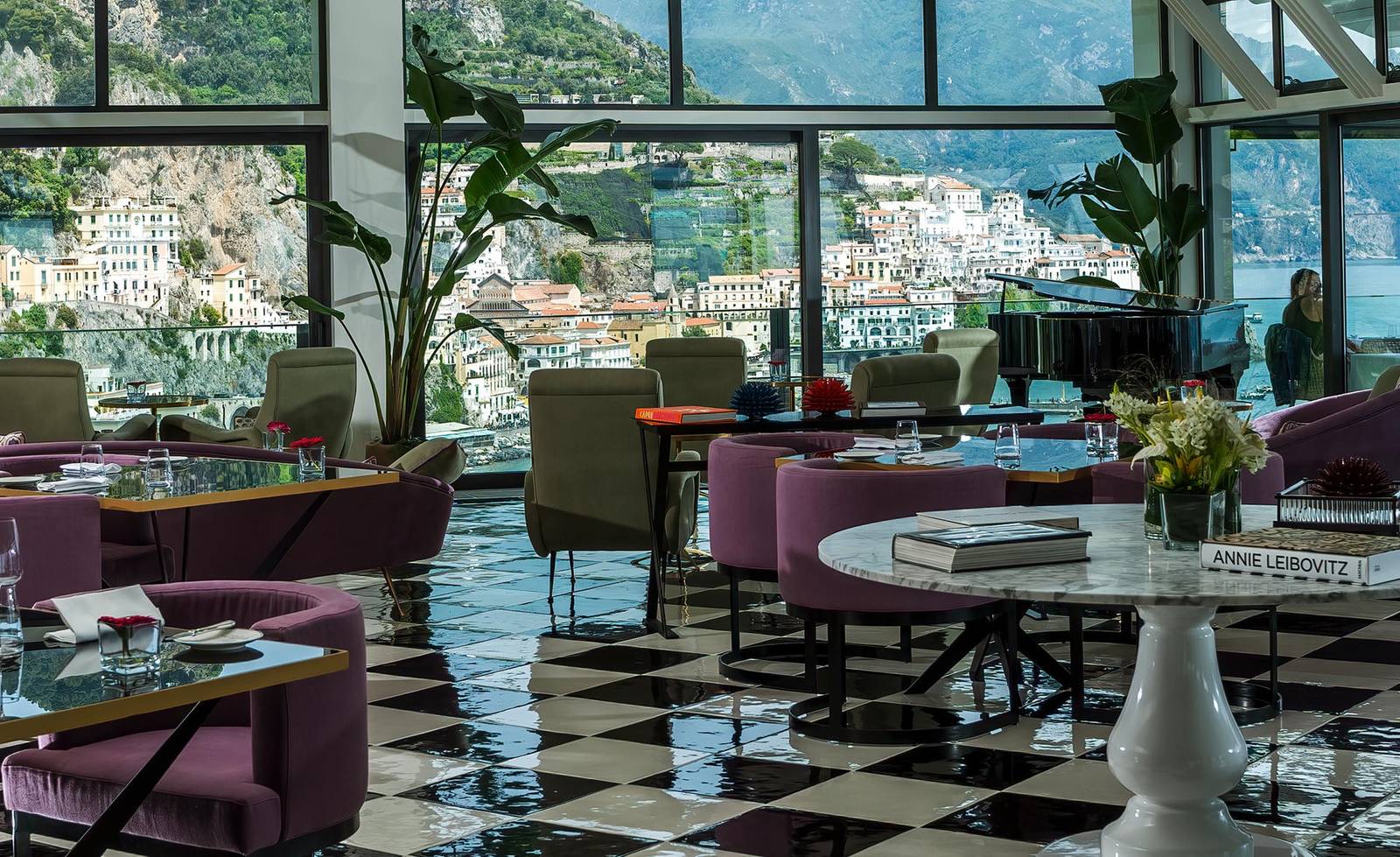 Hotel Miramalfi Mario's Lounge Bar 窗外海景