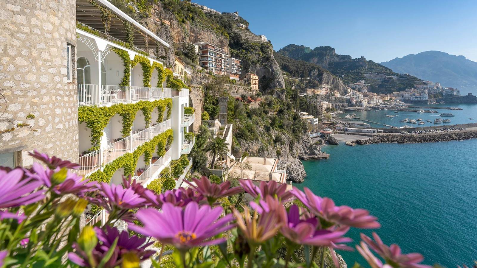 Hotel Miramalfi 依崖而建的白色建築與阿瑪菲海岸