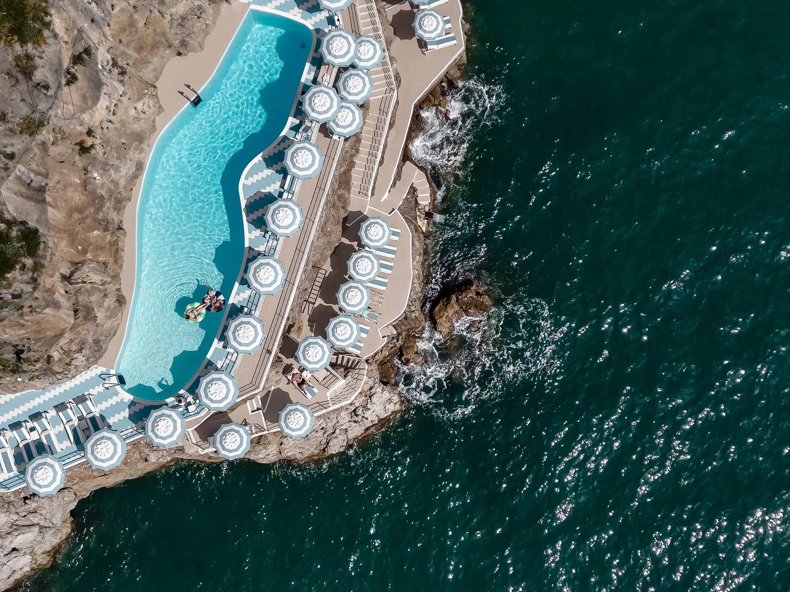 Hotel Miramalfi Beach Club 海水泳池空拍