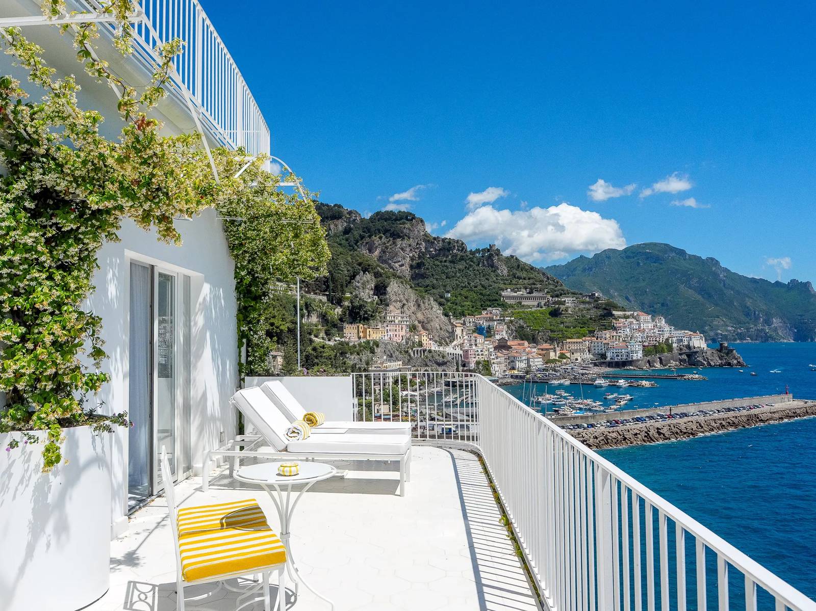 Hotel Miramalfi 海景露台望向阿瑪菲小鎮