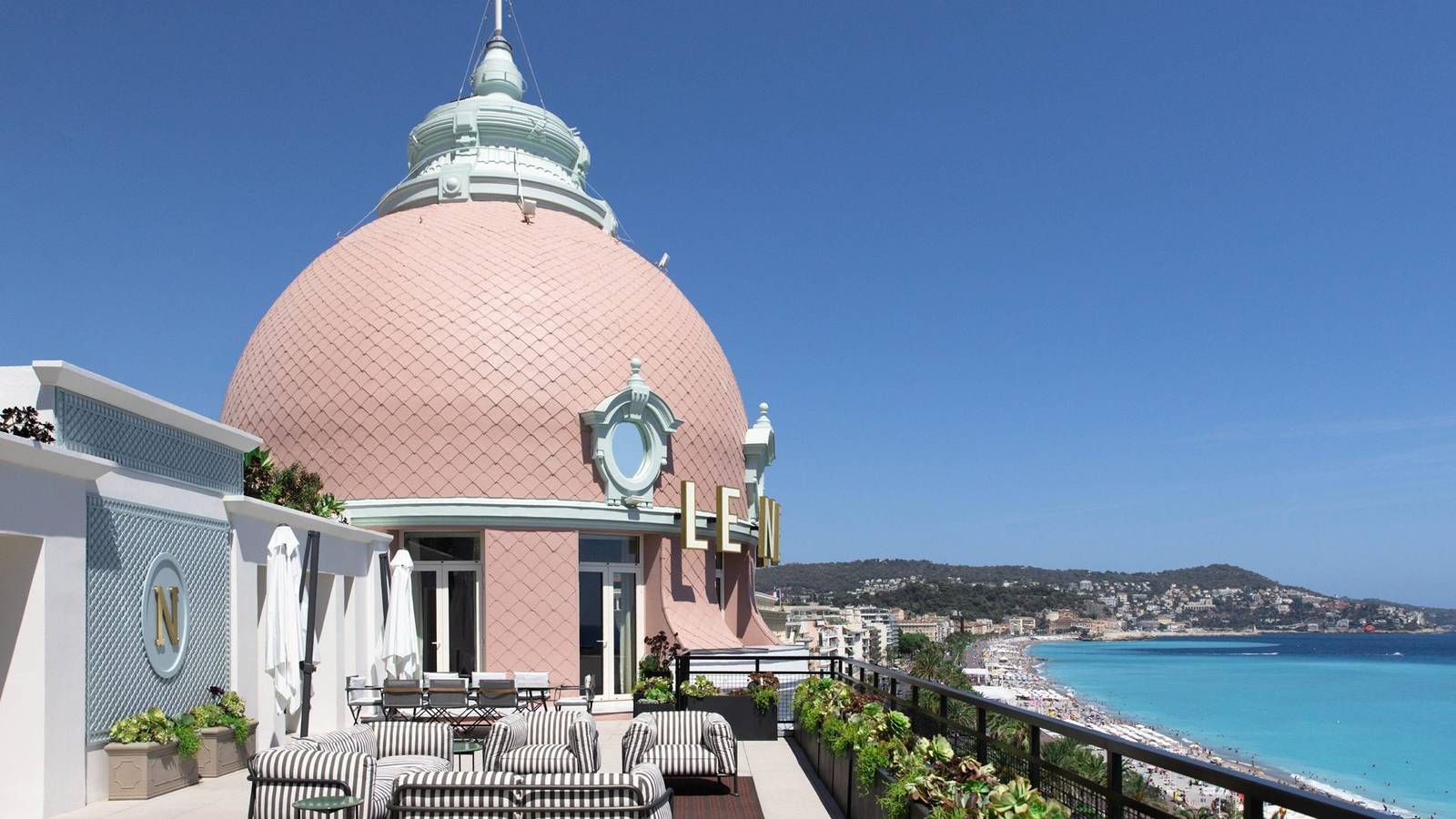 Le Negresco 粉紅圓頂與面海露台