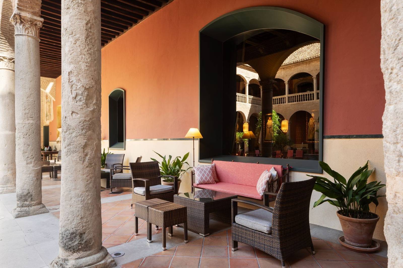 格拉那達 Hotel Palacio de Santa Paula 迴廊露台座位區