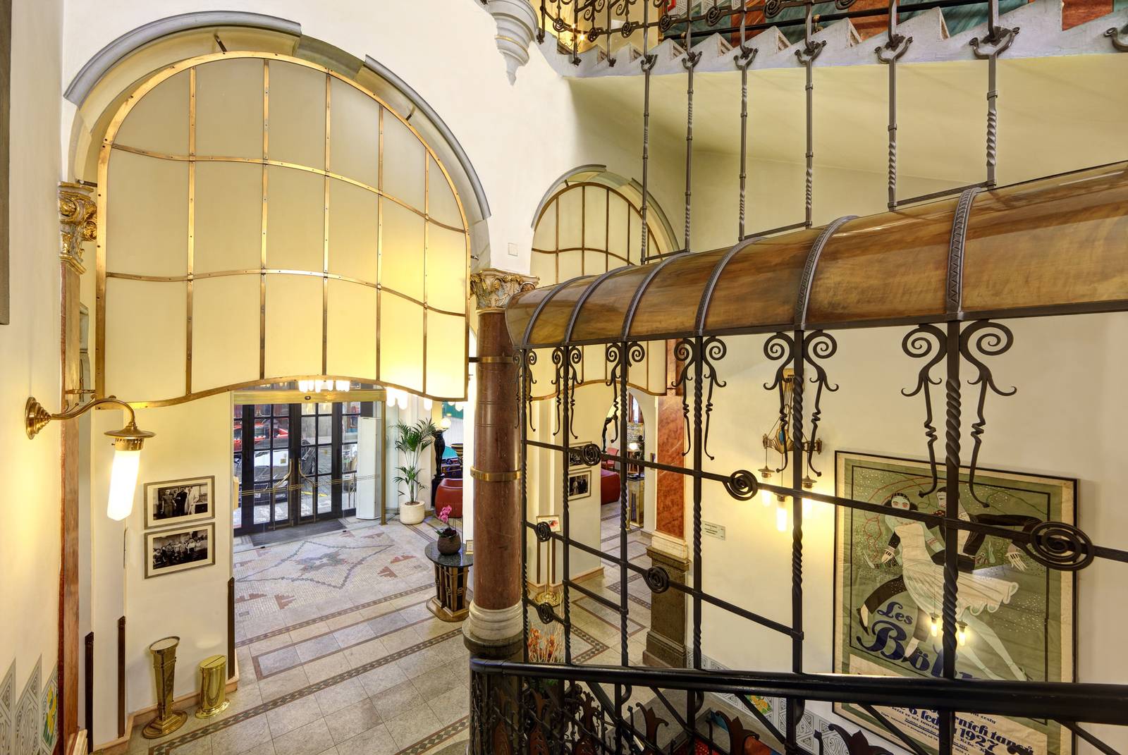 Hotel Paris Prague 新藝術風格大廳與鍛鐵電梯