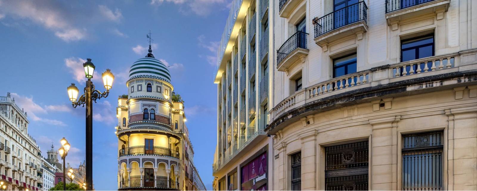 Querencia de Sevilla 酒店所在的塞維亞舊城街景與建築立面