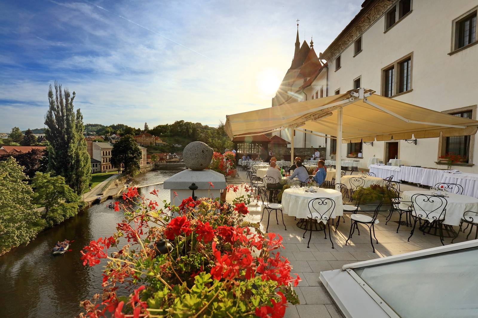 Hotel Růže 伏爾塔瓦河上方的夏季露台