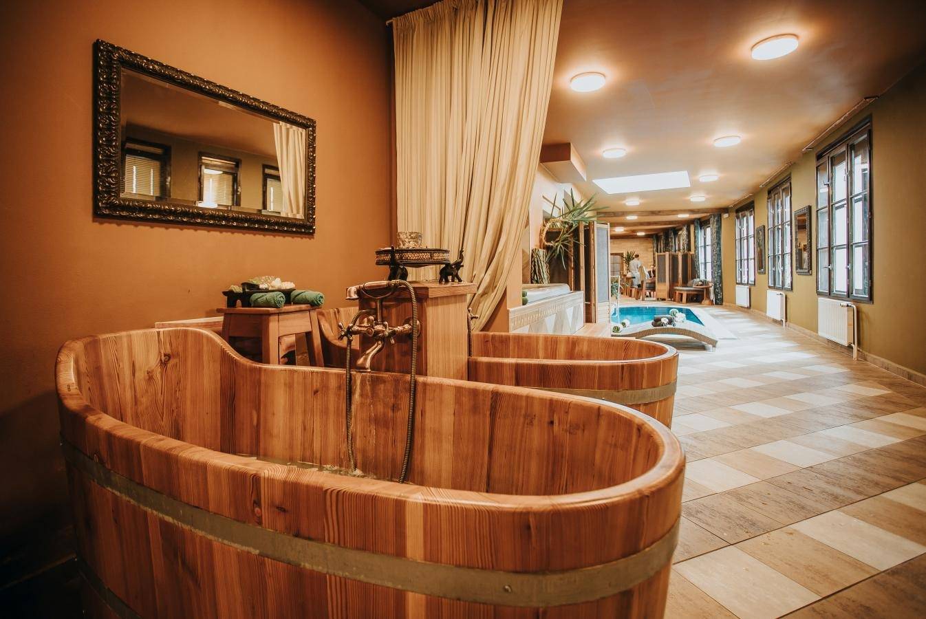 Hotel Růže 木桶浴與休憩區