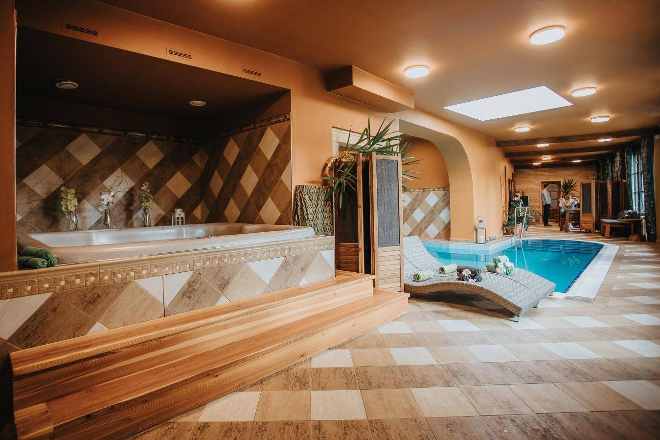 Hotel Růže 溫水泳池與木桶浴