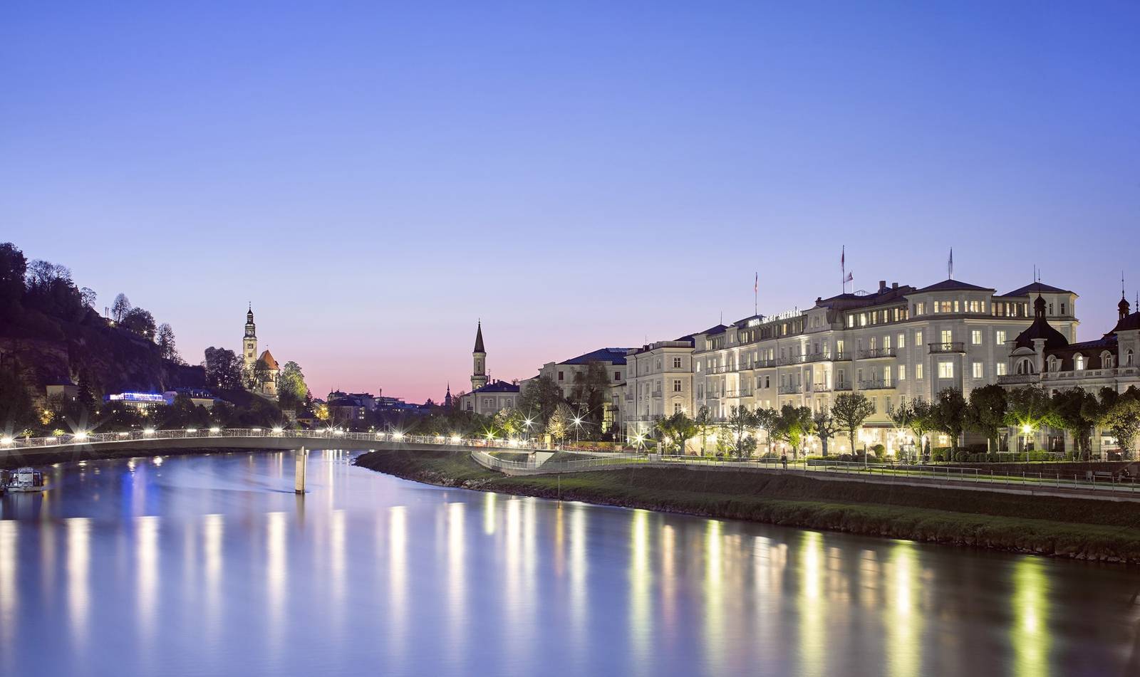 薩爾斯堡 Hotel Sacher 與薩爾札赫河畔夜景