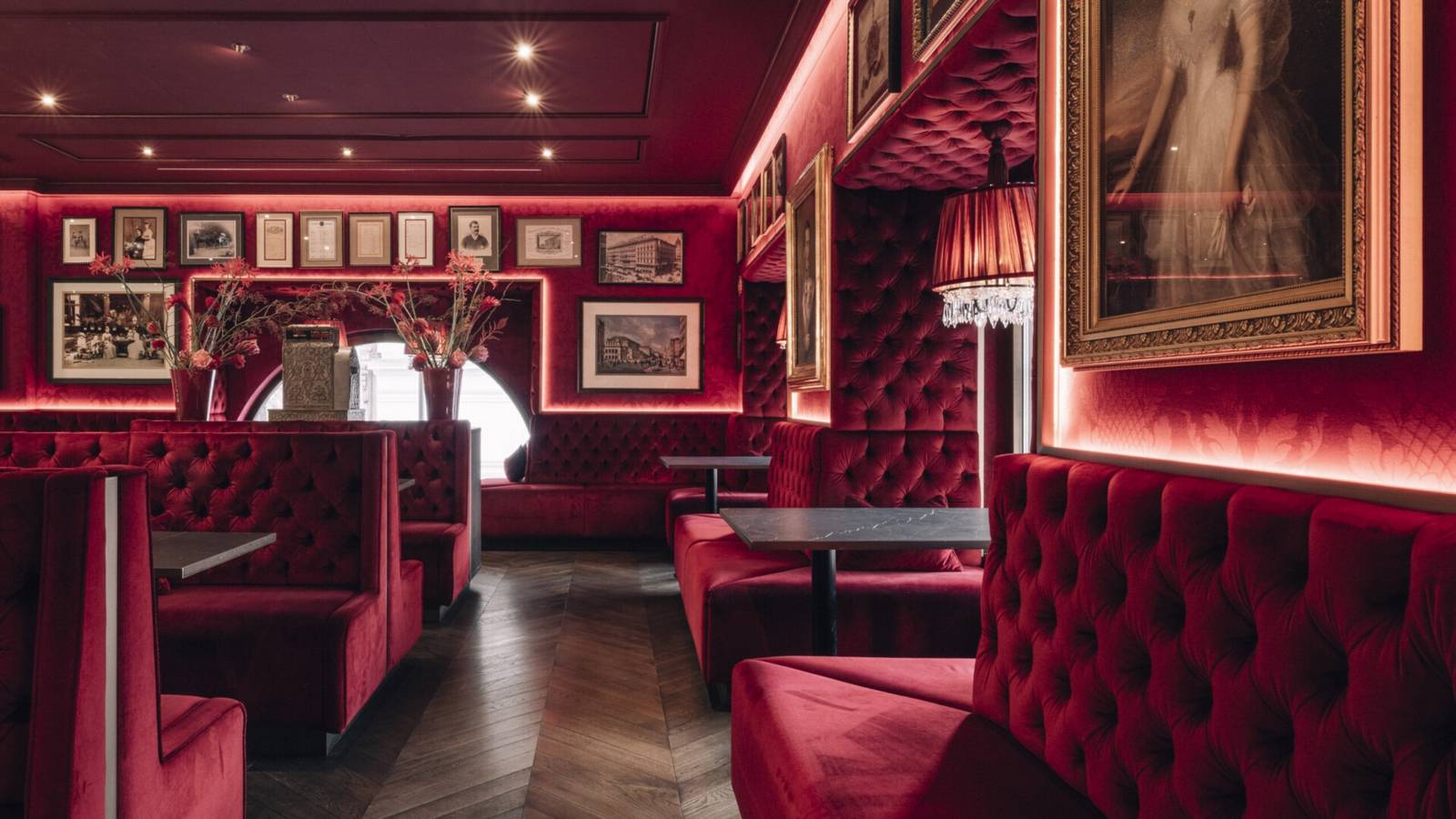 Hotel Sacher Wien Café Bel Étage 紅色絲絨座位
