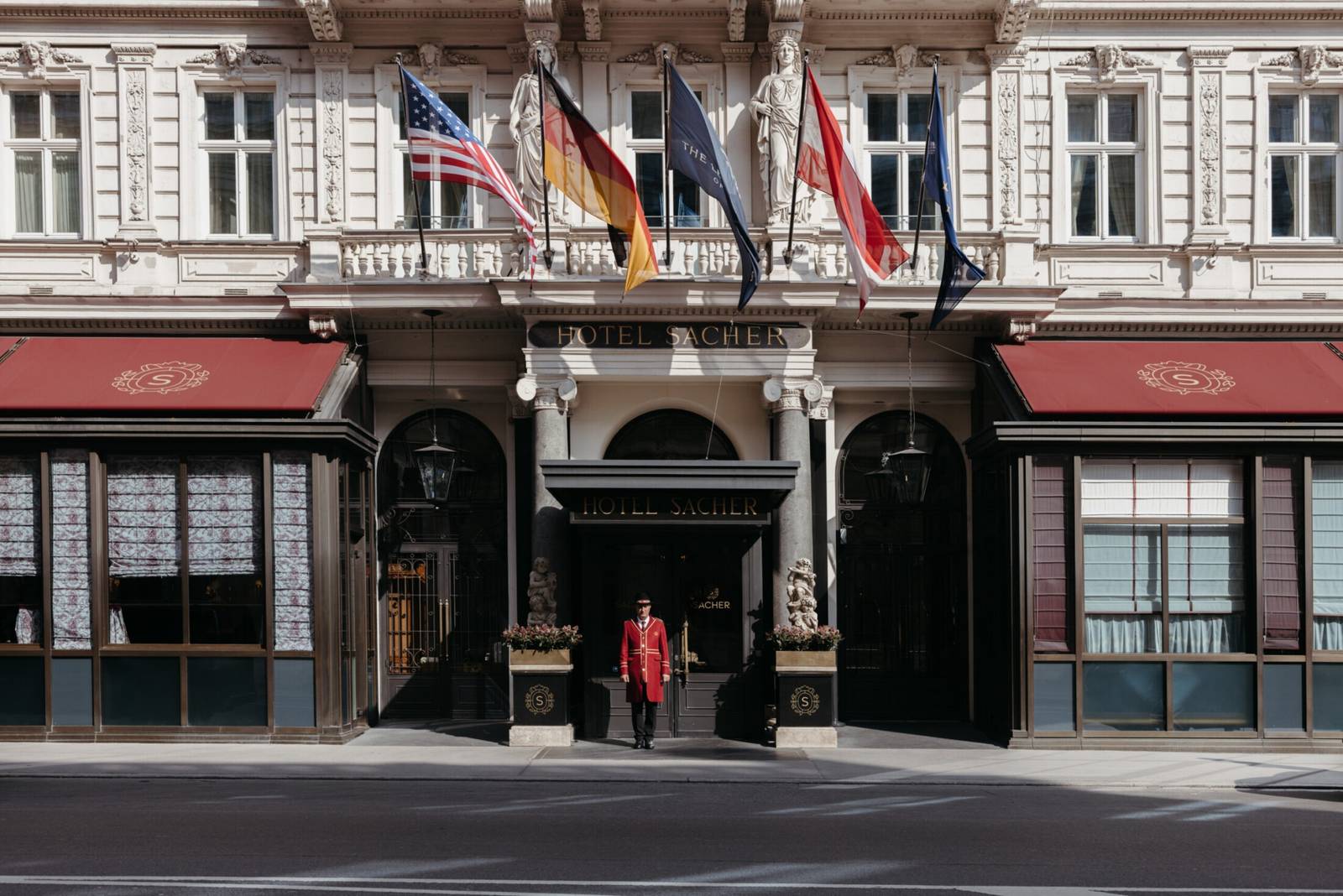 維也納 Hotel Sacher Wien 歷史建築立面與入口