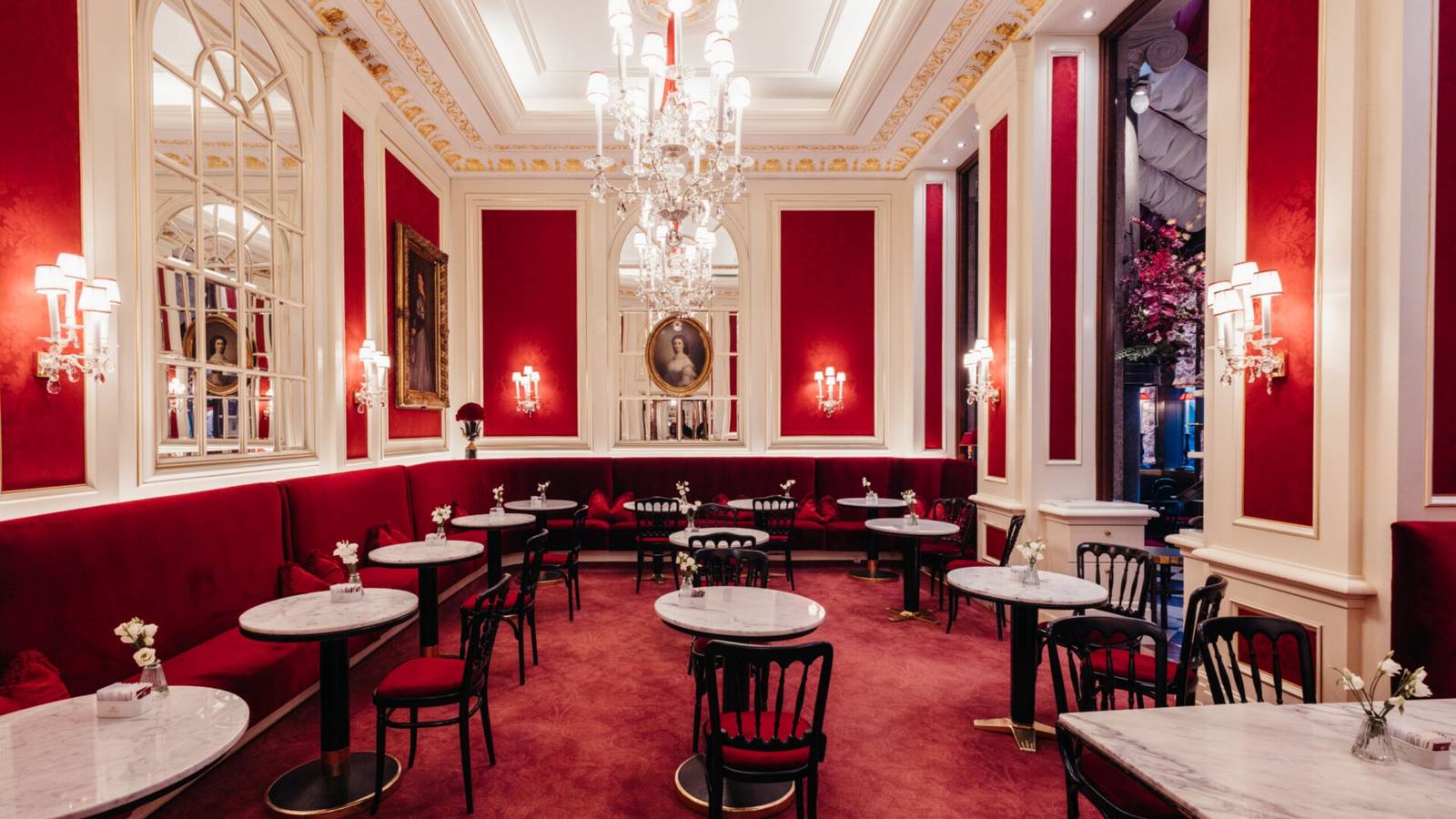 Hotel Sacher Wien Café Sacher Wien 紅白色調咖啡館