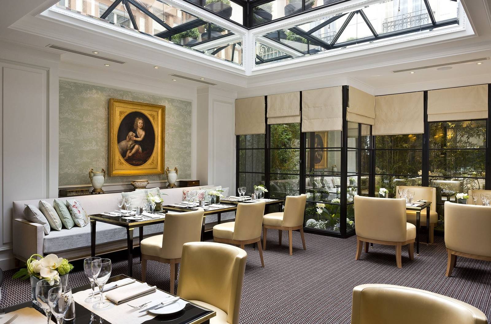Hôtel San Régis Les Confidences 玻璃天頂下的餐廳與茶沙龍