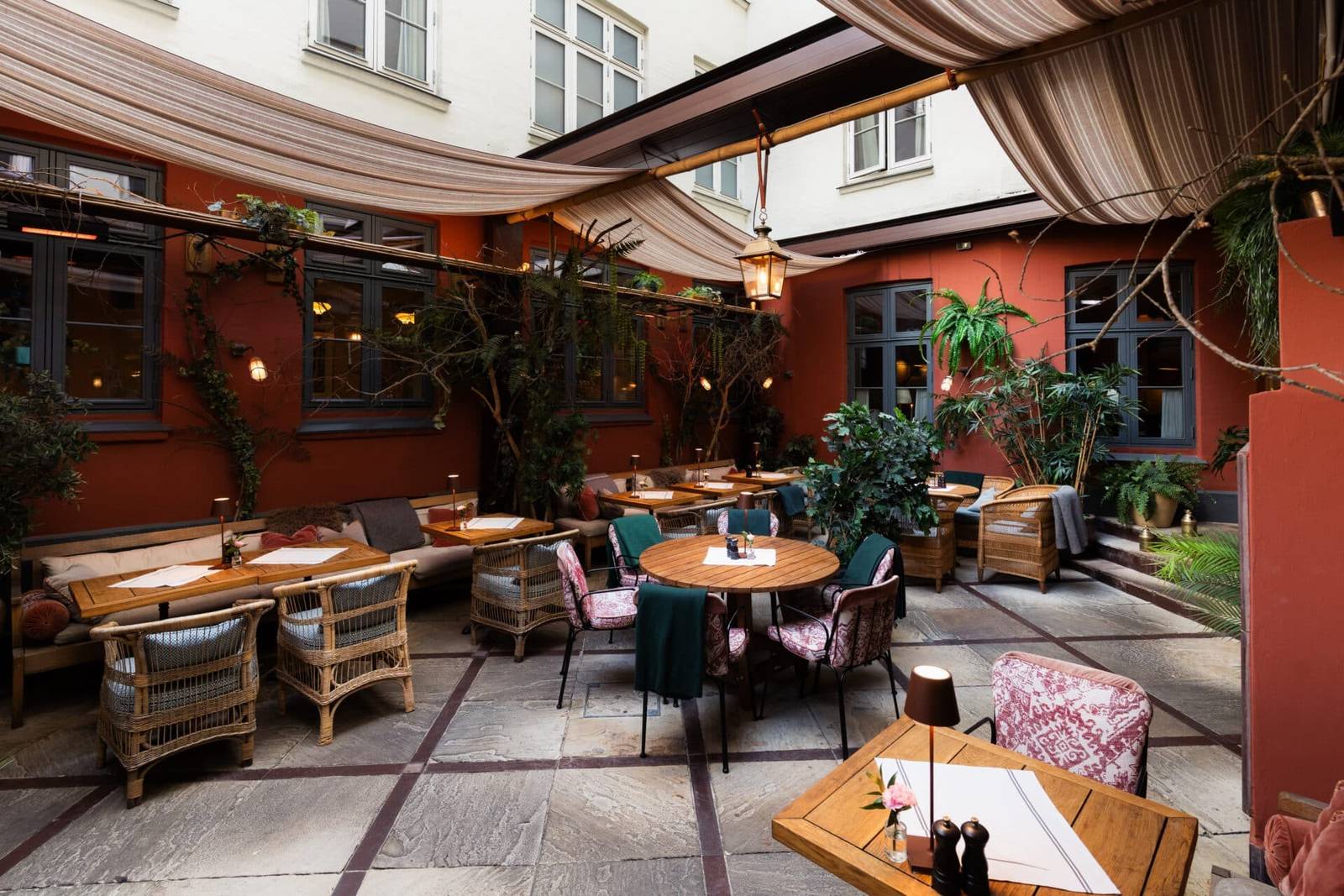 Hotel Sanders 有頂棚的中庭 Sanders Courtyard