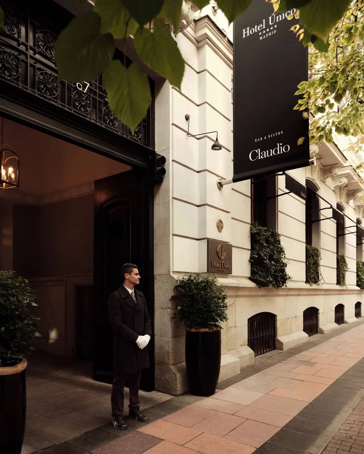 Hotel Único Madrid 位於 Claudio Coello 街的大門