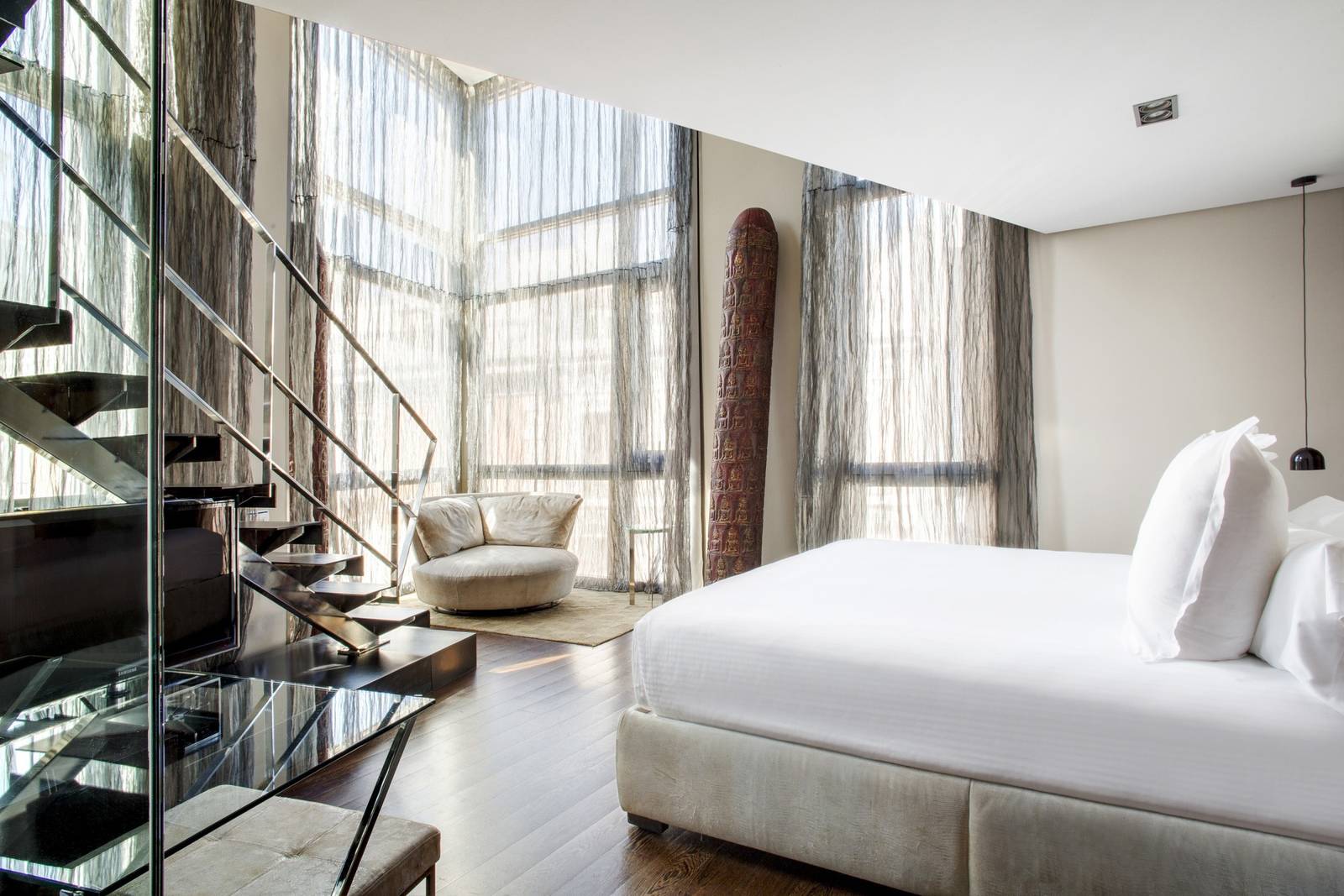 馬德里 Hotel Urban Loft Suite 挑高落地窗套房