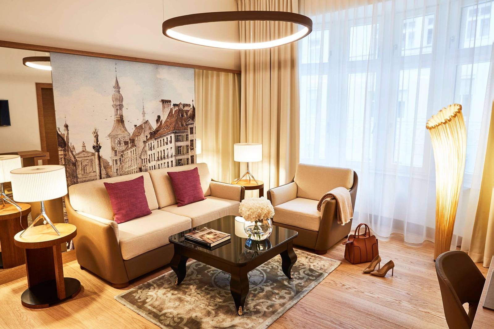 Vier Jahreszeiten Kempinski Superior Suite 起居區