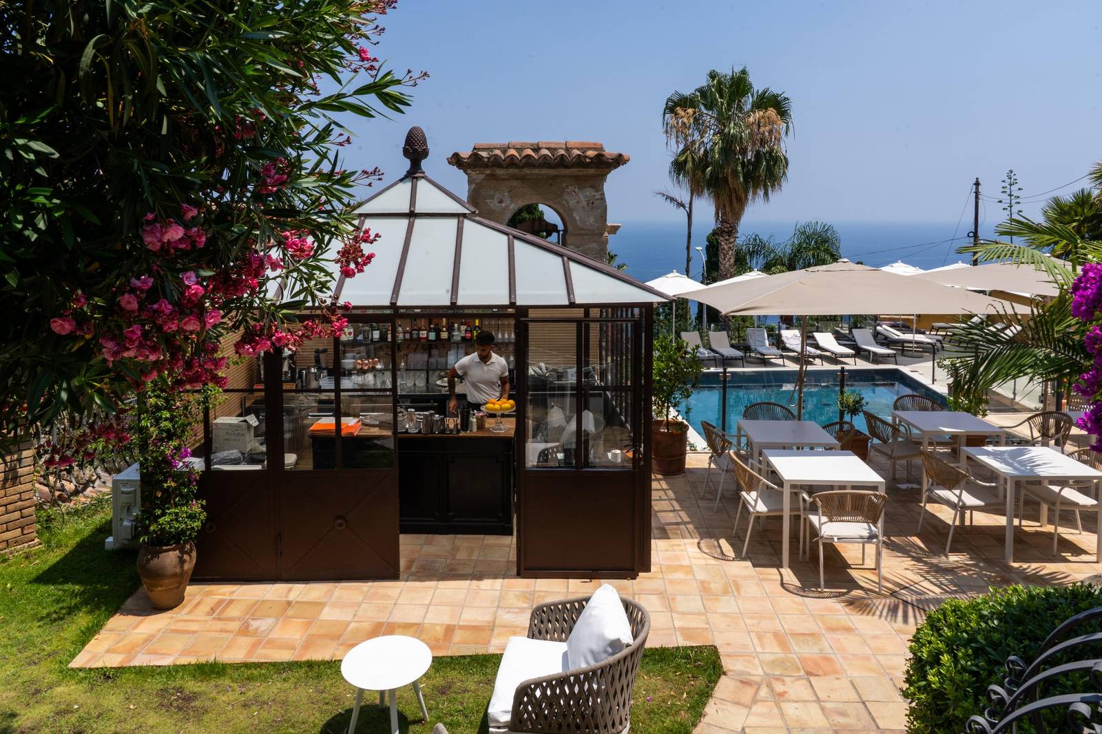 陶爾米納 Hotel Villa Carlotta 泳池旁的玻璃屋 Pool Bar