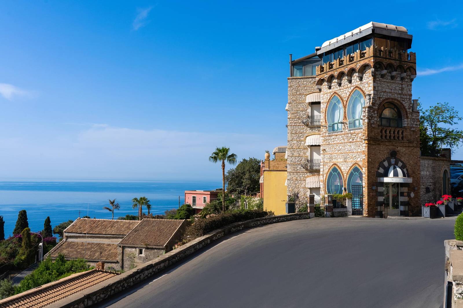 陶爾米納 Hotel Villa Carlotta 臨海的中世紀風格塔樓立面