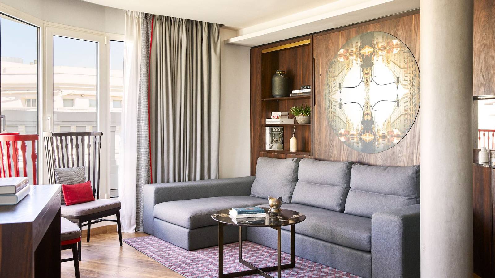 Gran Via Suite 套房起居室
