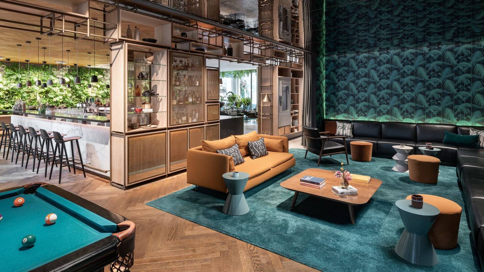 阿姆斯特丹 Hyatt Regency Amsterdam Mama Makan Bar 撞球桌與座位