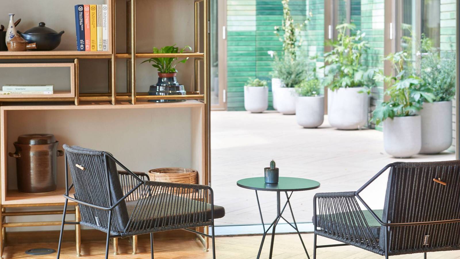 阿姆斯特丹 Hyatt Regency Amsterdam Mama Makan Bar 窗邊座位