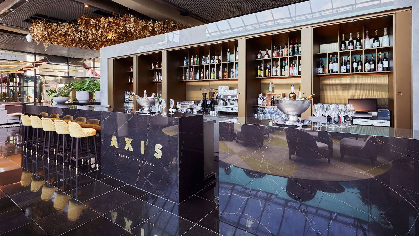 Hyatt Regency Barcelona Tower Axis 大廳酒吧吧台