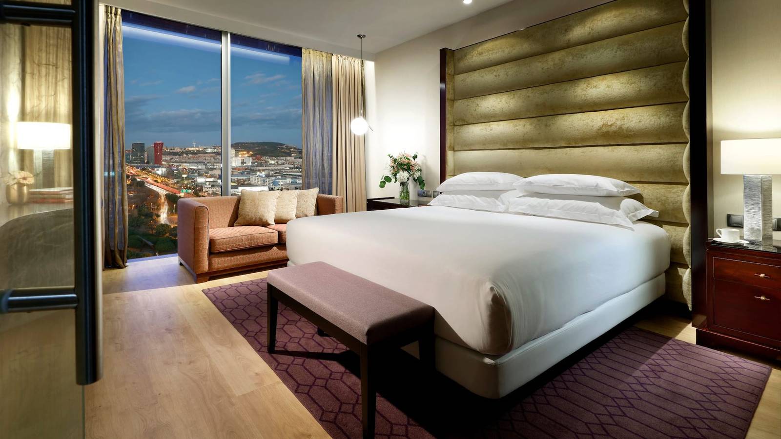 Hyatt Regency Barcelona Tower 城市景大床客房