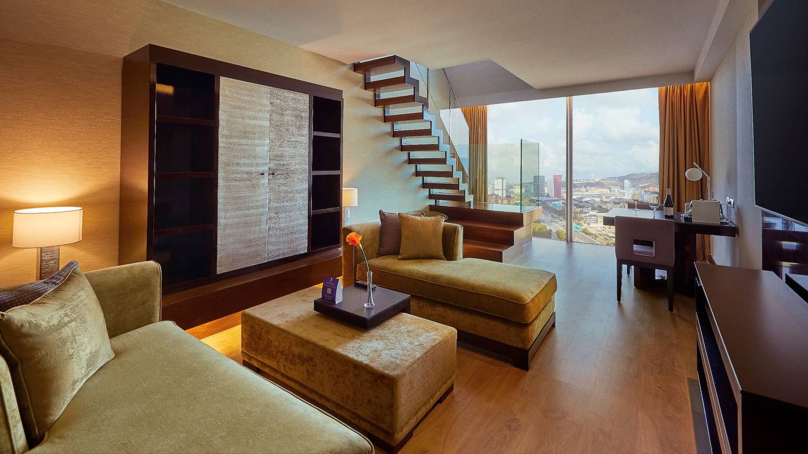 Hyatt Regency Barcelona Tower Duplex Suite 樓中樓起居室