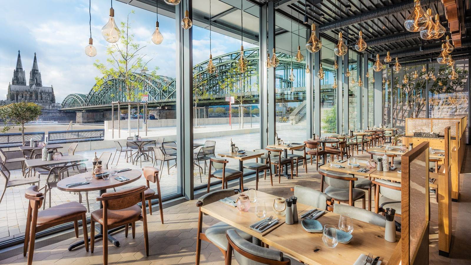 科隆凱悅酒店 Grissini 義大利餐廳與大教堂景觀