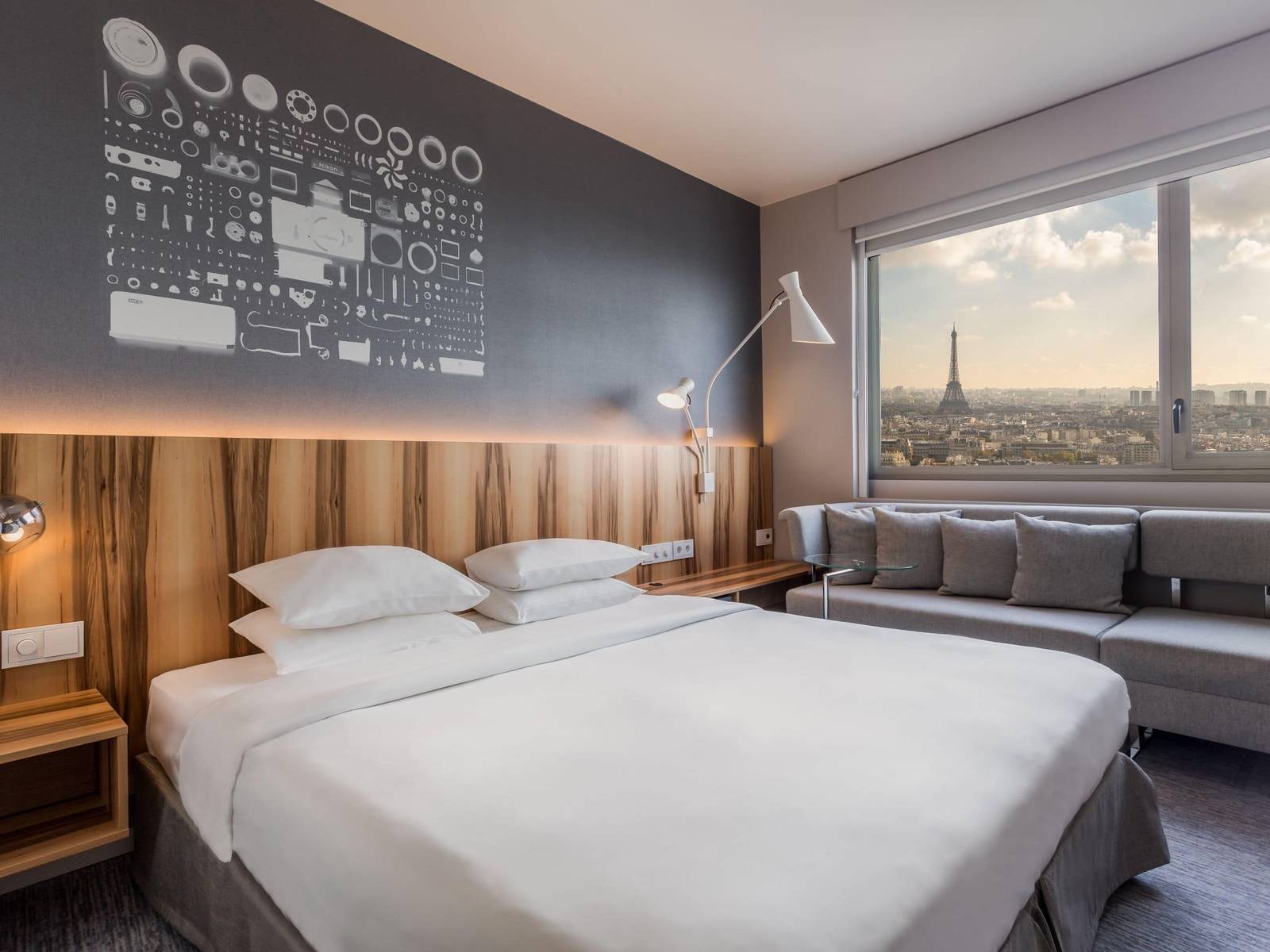 Hyatt Regency Paris Etoile 可望見艾菲爾鐵塔的 Deluxe 客房