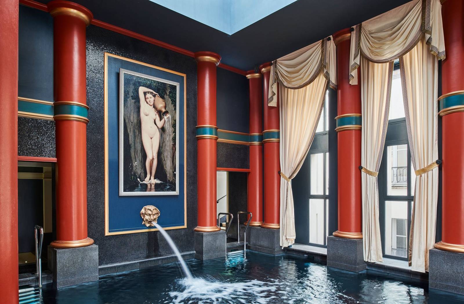 波爾多洲際大酒店 Guerlain Spa 列柱環繞的放鬆池