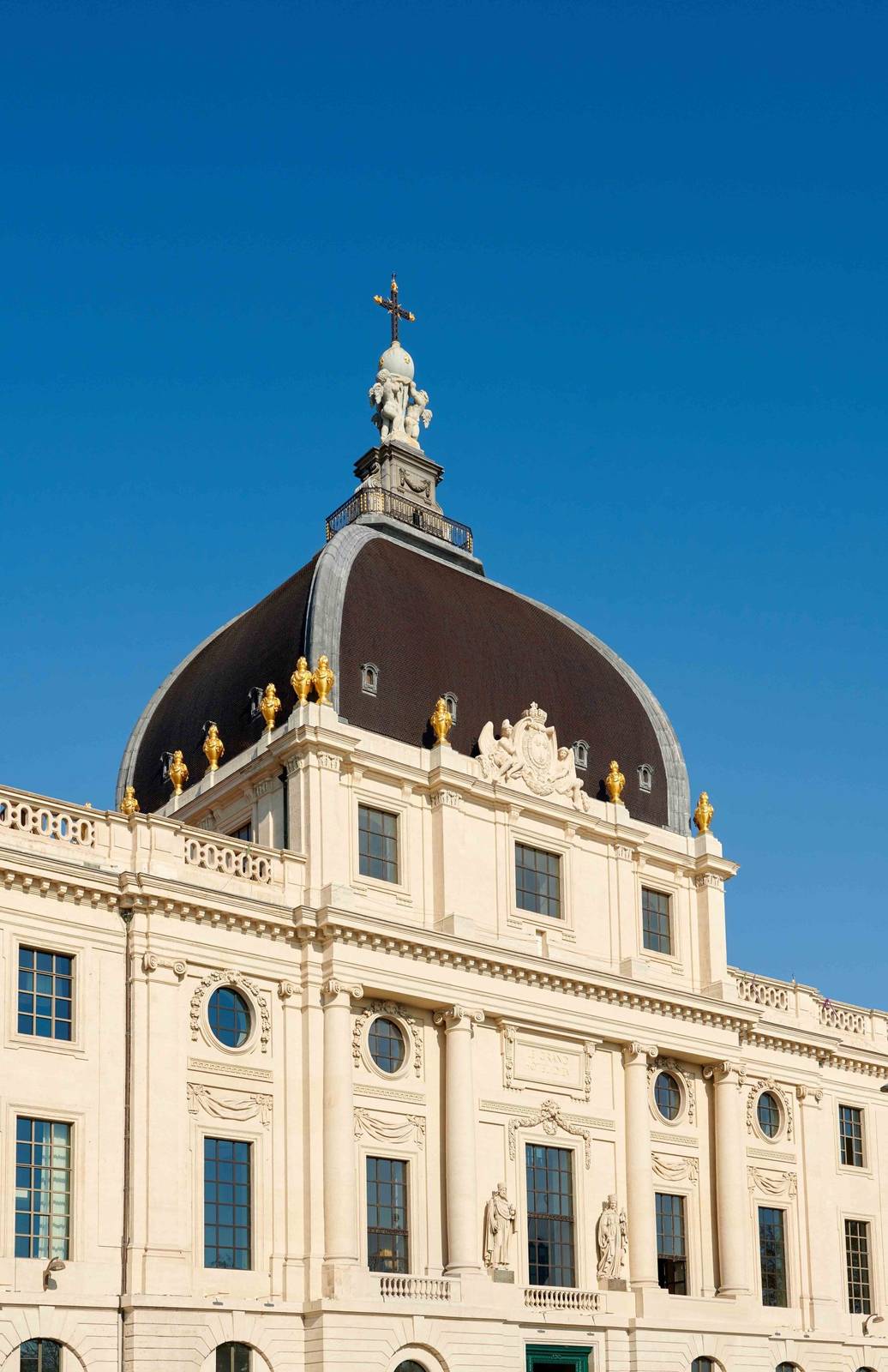 里昂 Hôtel-Dieu 圓頂與建築外觀