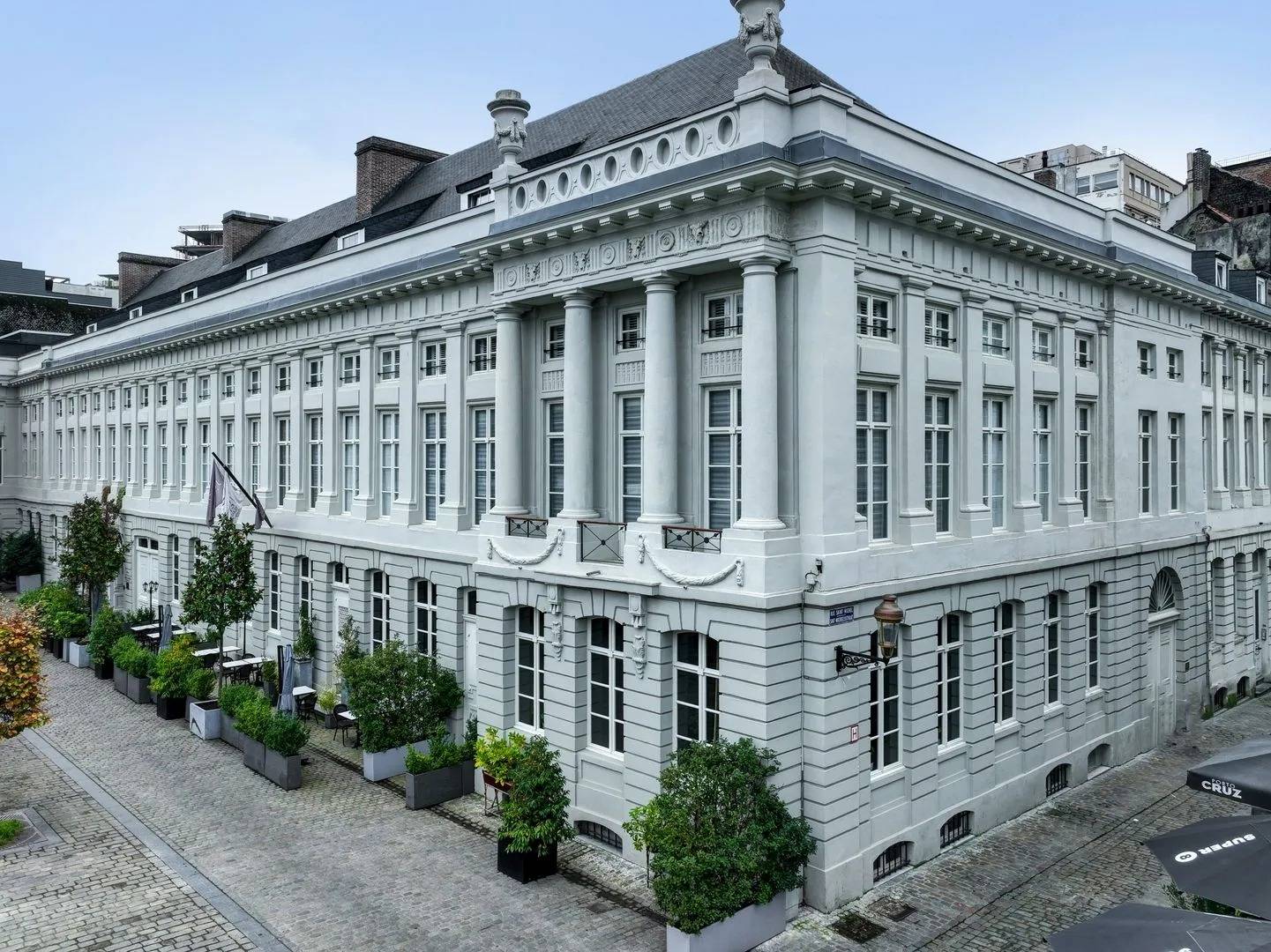 布魯塞爾 Juliana Hotel Brussels 面向殉道者廣場的新古典建築立面