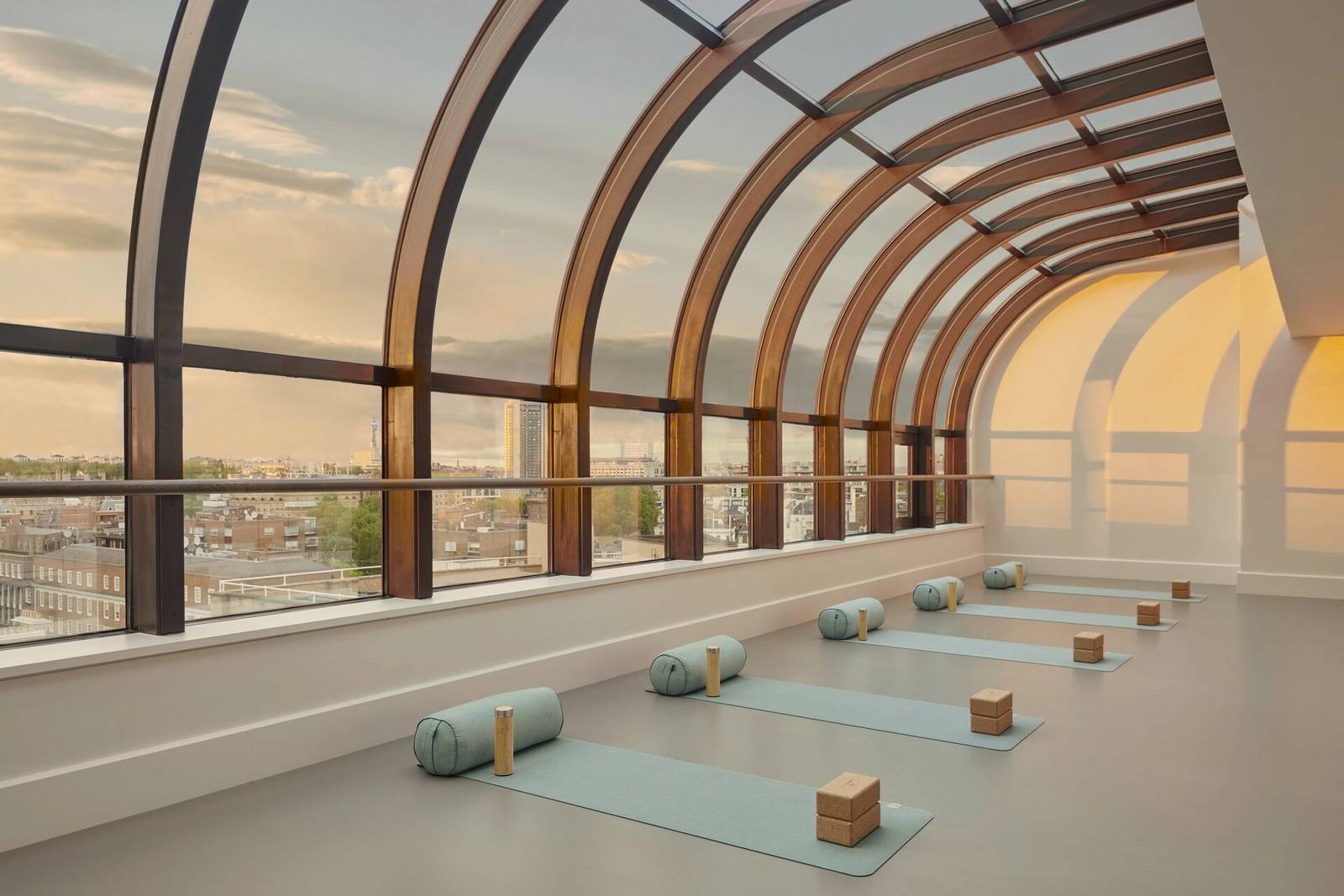Jumeirah Carlton Tower The Peak 瑜伽教室