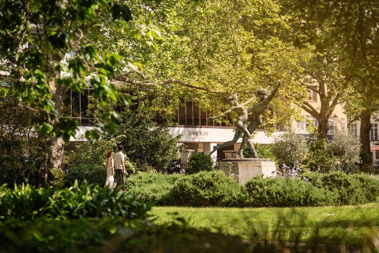 酒店旁的 Cadogan Gardens 花園