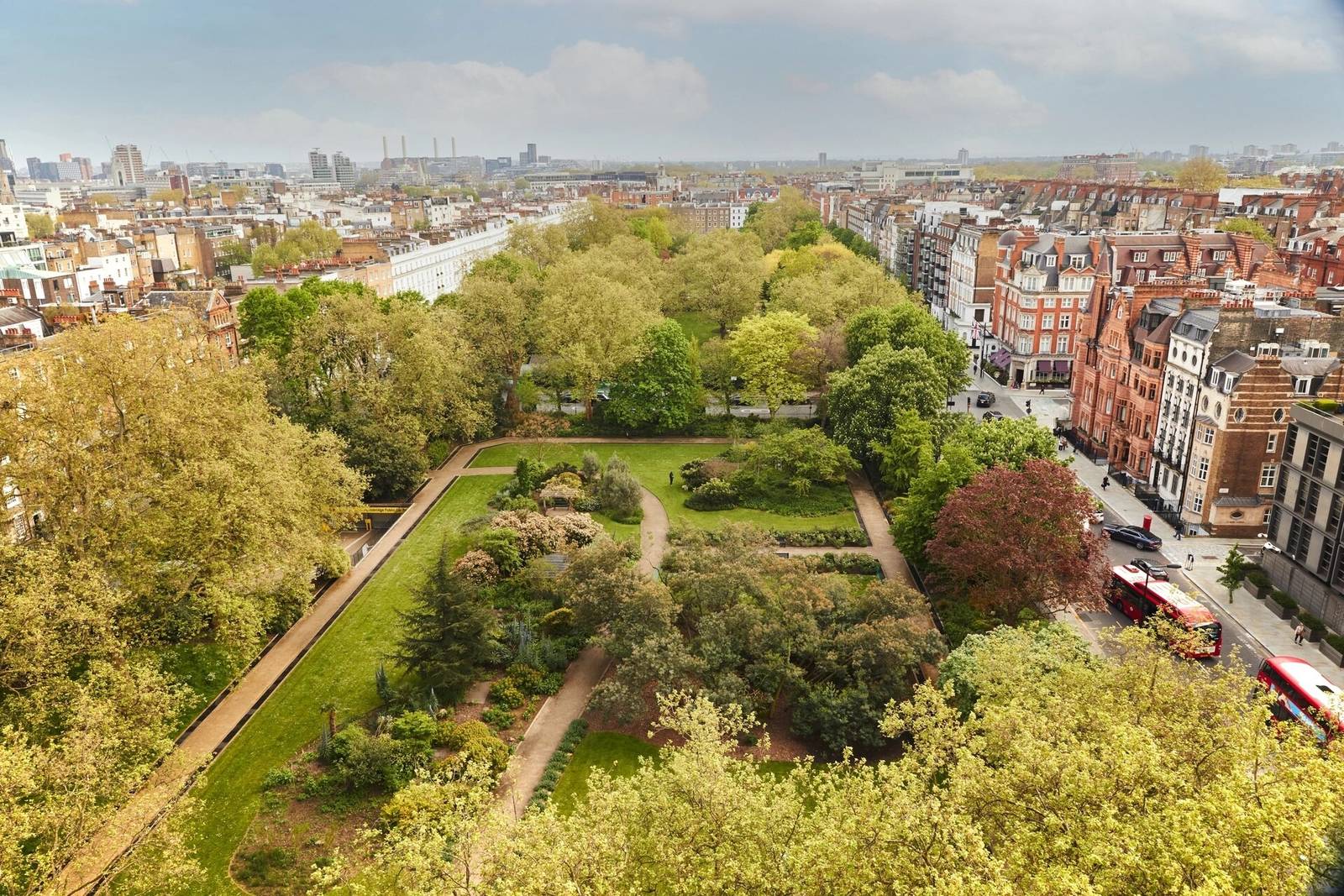 從 Jumeirah Carlton Tower 客房陽台俯瞰 Cadogan Gardens