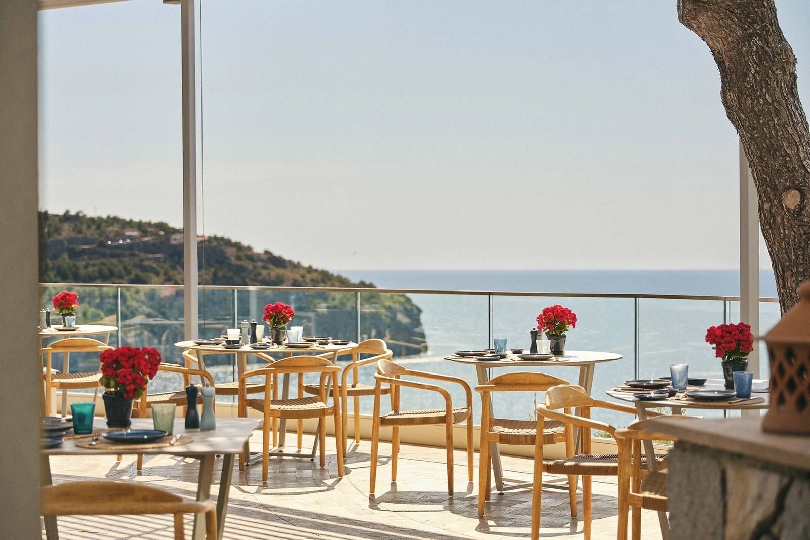 Jumeirah Mallorca Cap Roig 餐廳海景露台座位