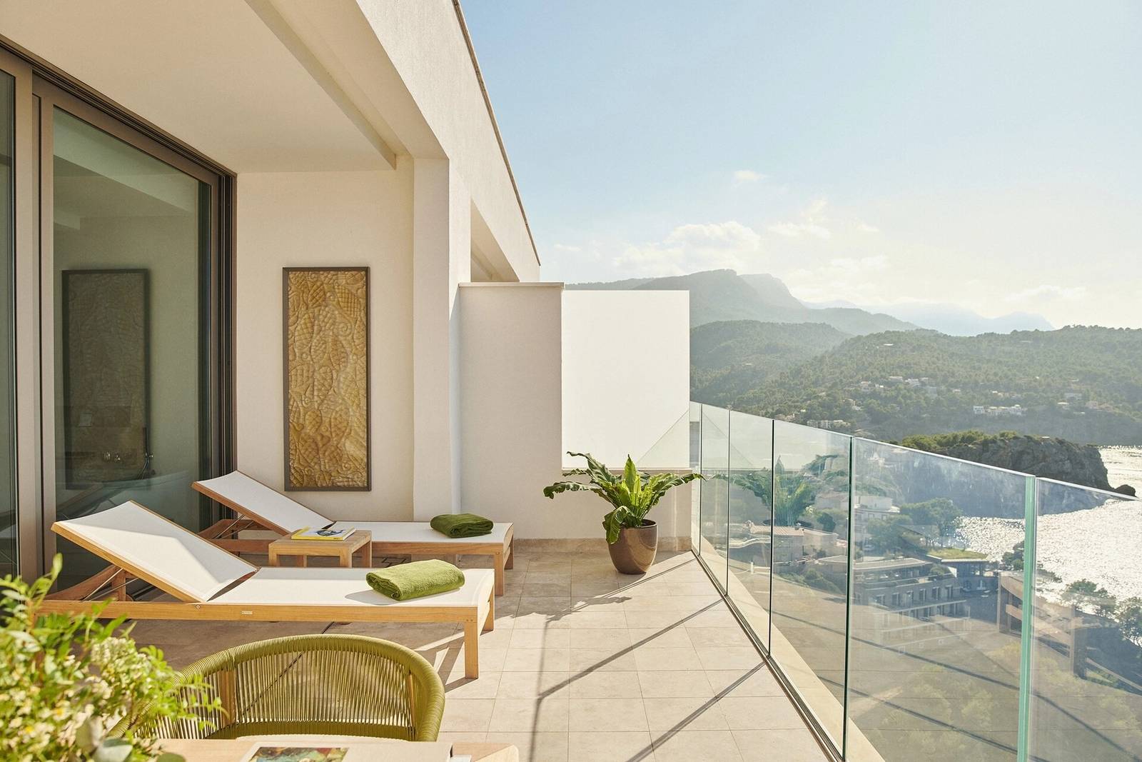 Jumeirah Mallorca Grand Terrace 套房的海景露台