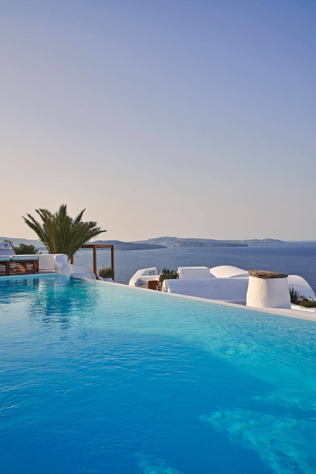 Katikies Santorini 面向愛琴海的無邊際泳池