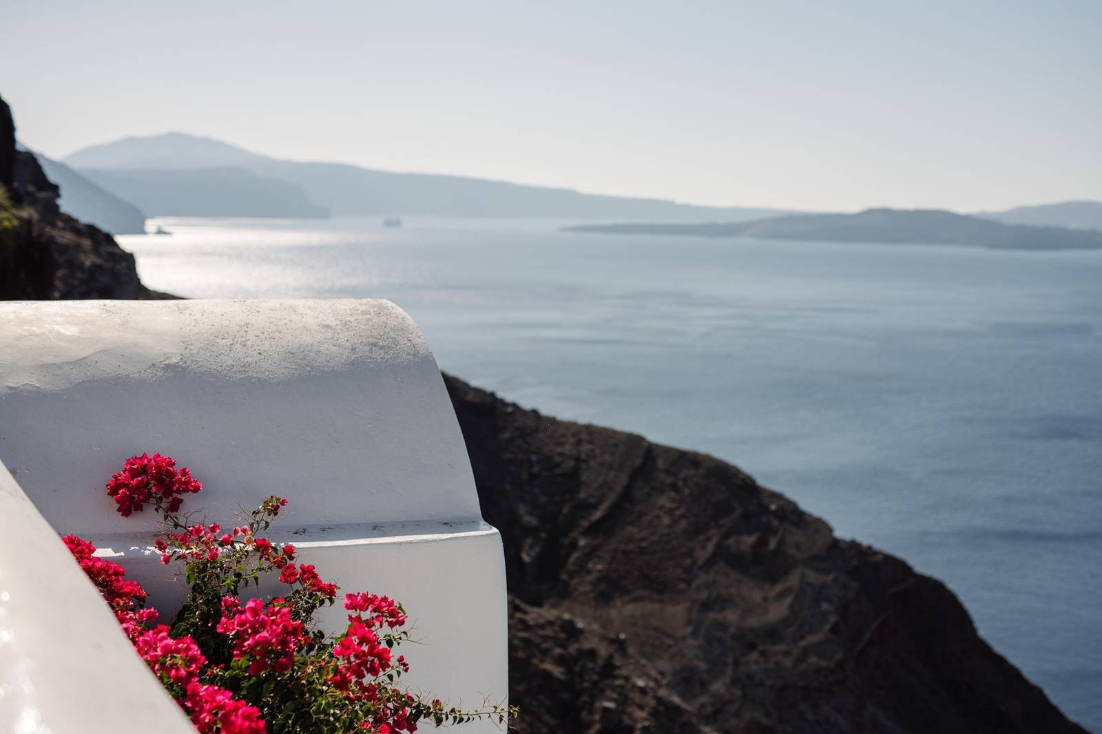 Katikies Santorini Gea House 花牆外的火山口海景