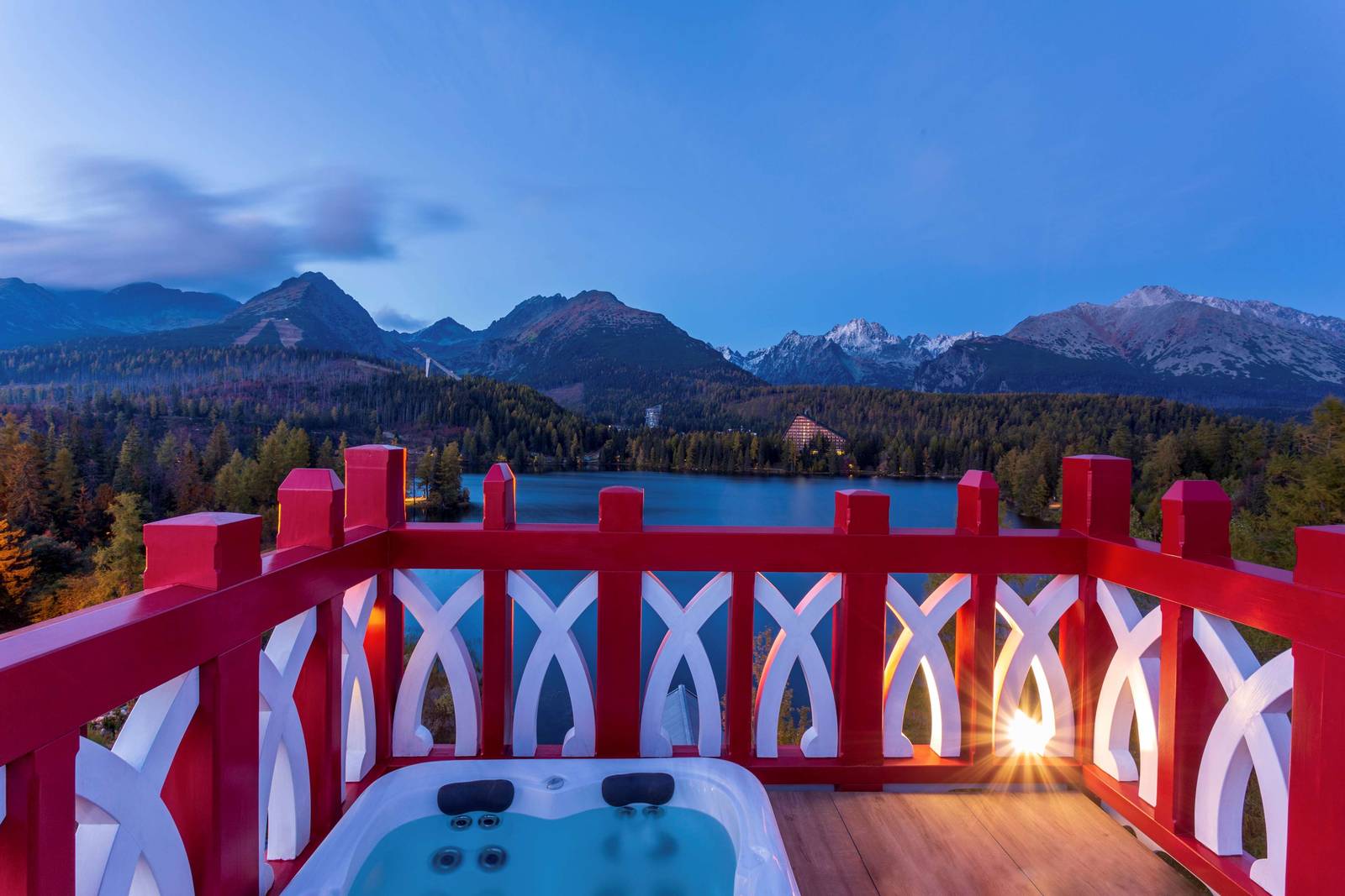 高塔特拉山凱賓斯基大酒店 Romantic Suite 屋頂按摩池與山景