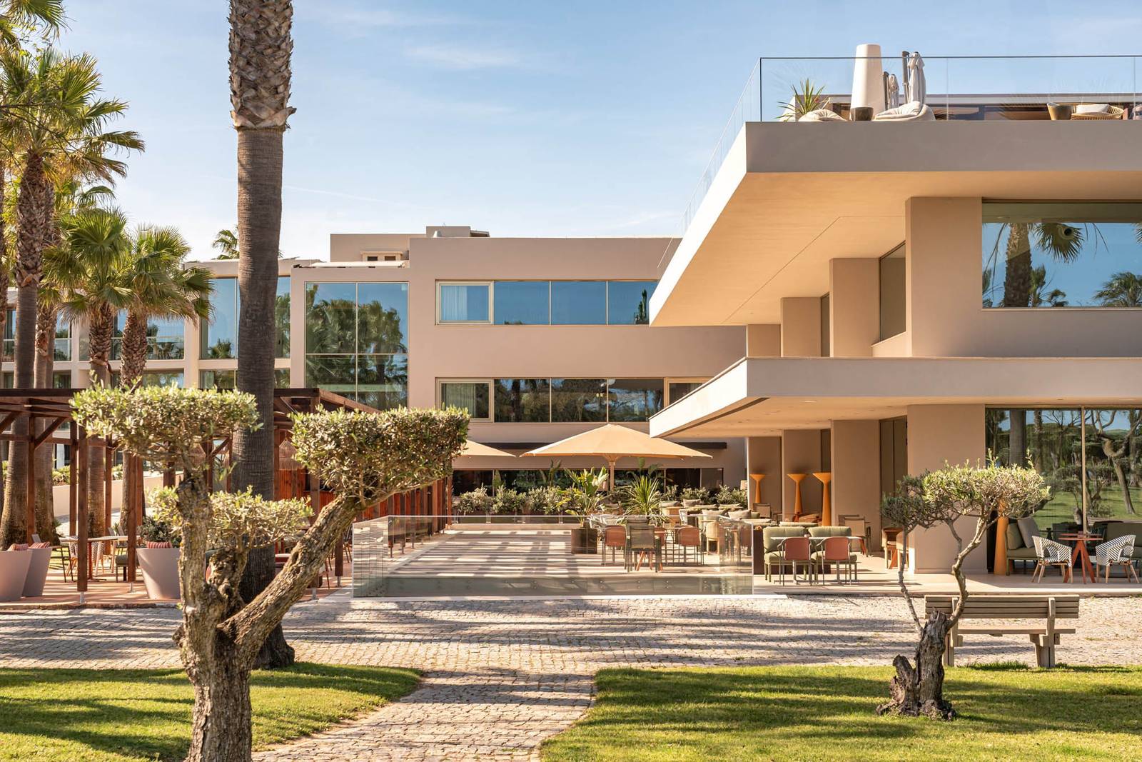 Kimpton Atlântico Algarve 花園旁的戶外露台